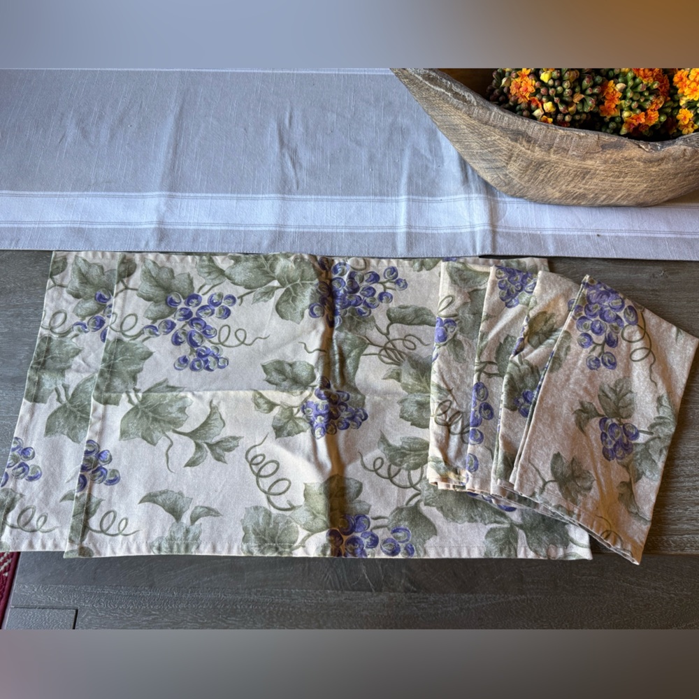 World Market Grapes,  Wine Country Placemats, Napkins